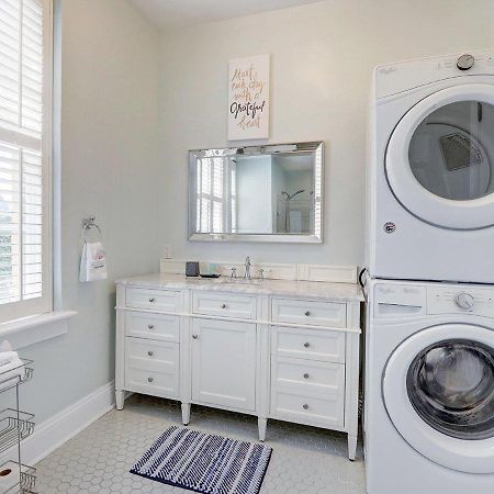 Charm On Liberty Apartment Savannah Bagian luar foto