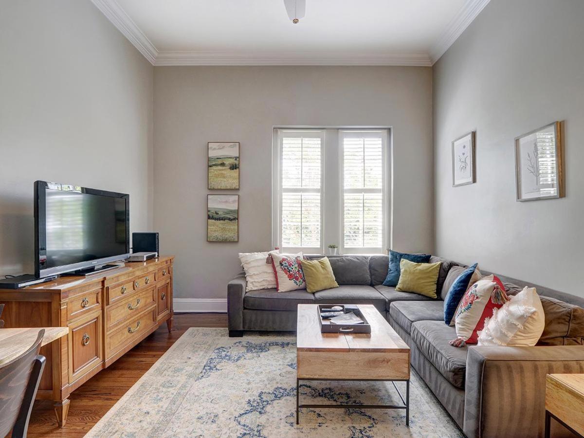 Charm On Liberty Apartment Savannah Bagian luar foto