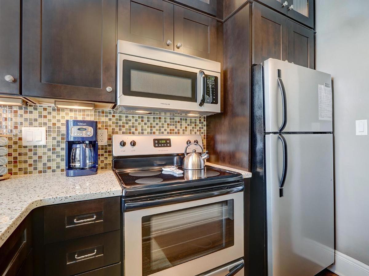 Charm On Liberty Apartment Savannah Bagian luar foto