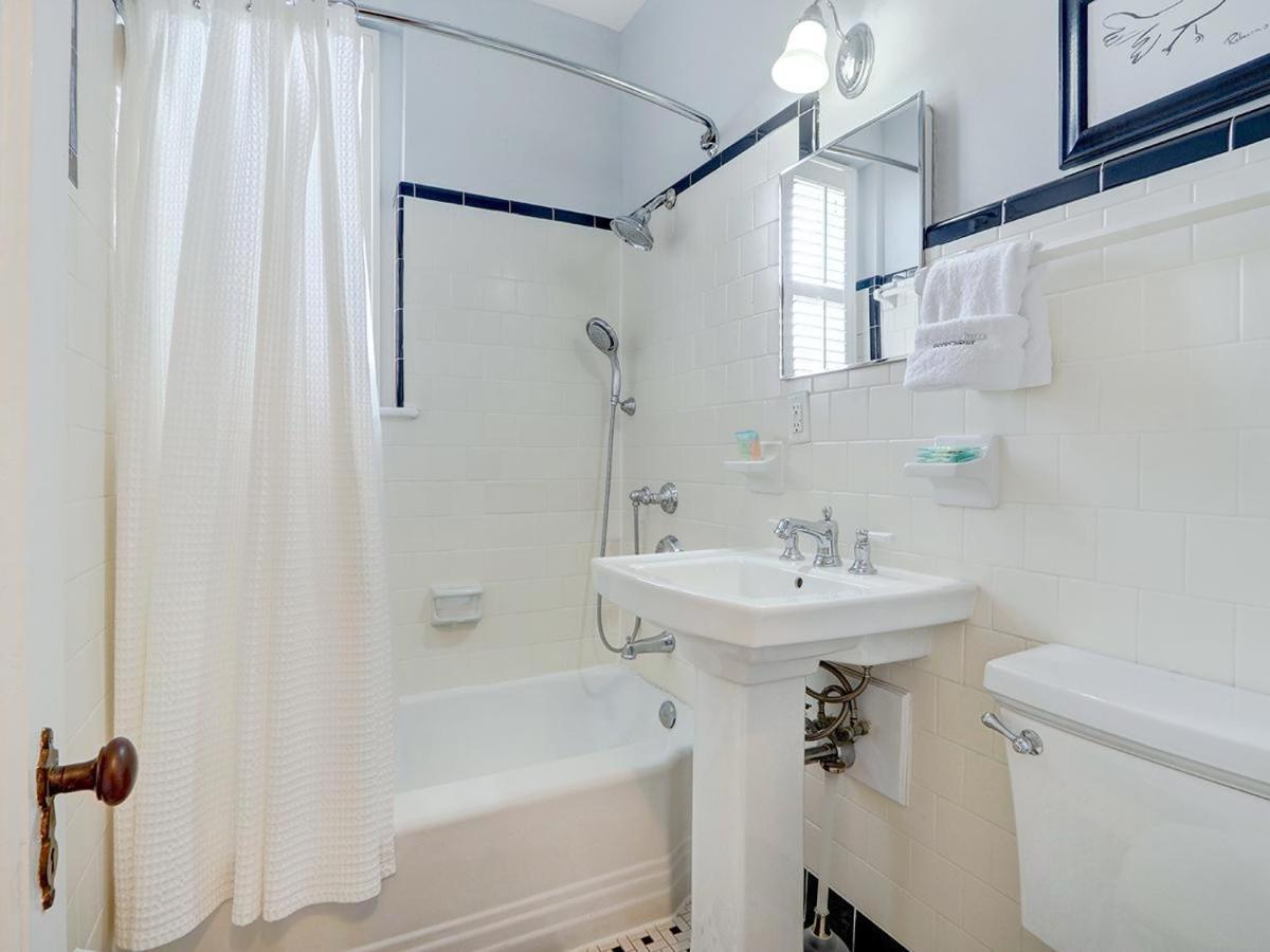 Charm On Liberty Apartment Savannah Bagian luar foto
