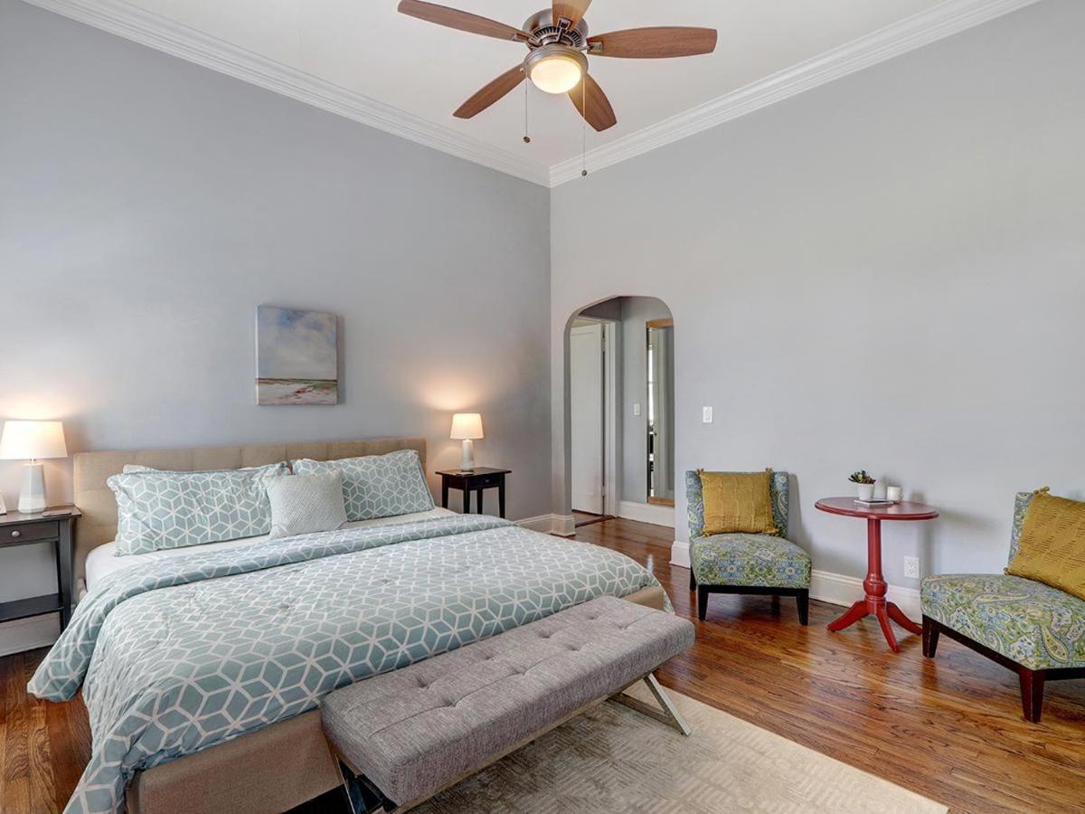 Charm On Liberty Apartment Savannah Bagian luar foto