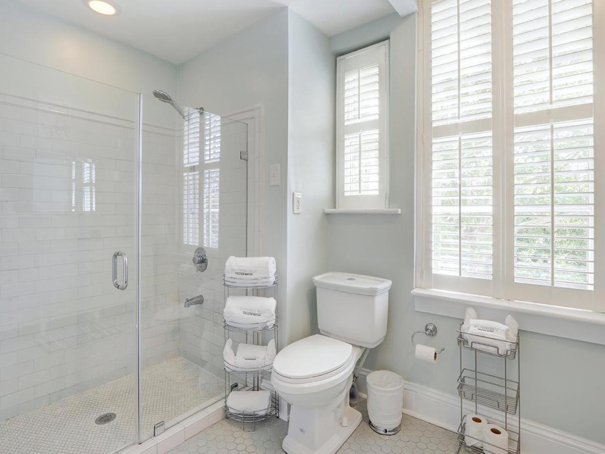 Charm On Liberty Apartment Savannah Bagian luar foto