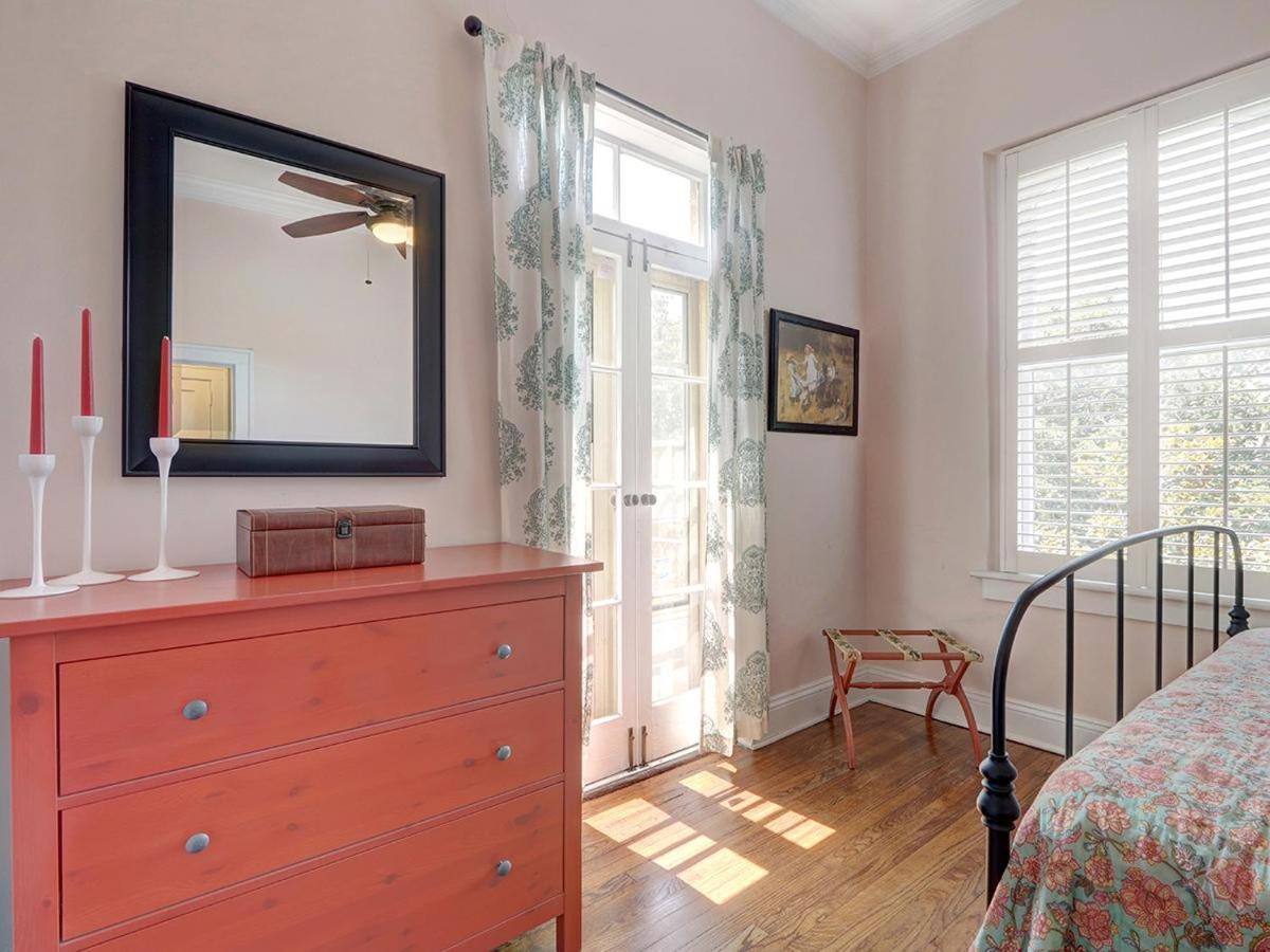 Charm On Liberty Apartment Savannah Bagian luar foto