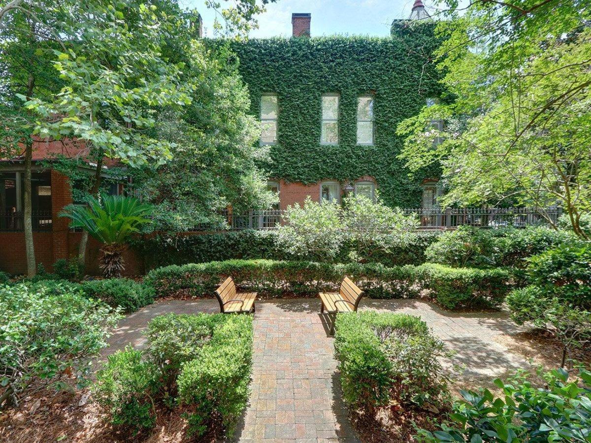 Charm On Liberty Apartment Savannah Bagian luar foto